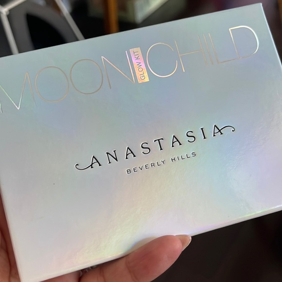 NWT ANASTASIA MOON CHILD GLOW PALETTE - Picture 4 of 4